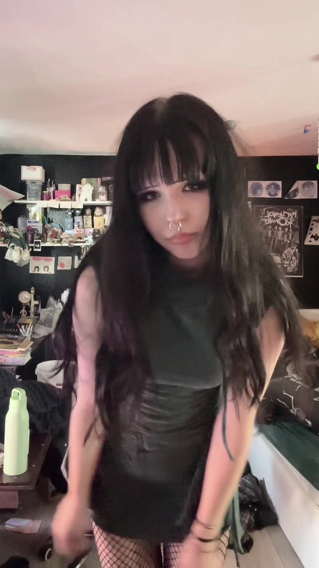 @b 🦇