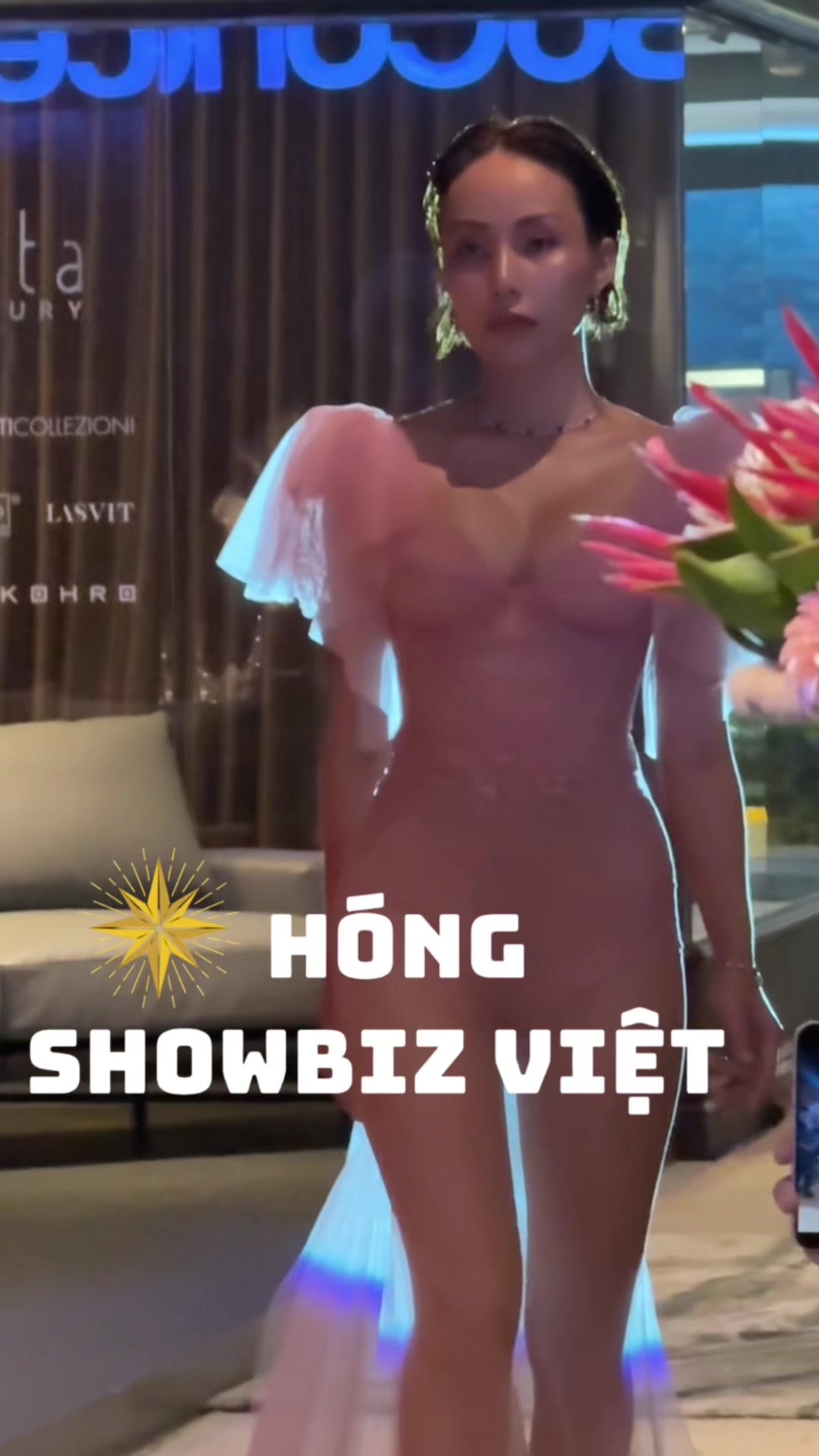 @H&oacute;ng Showbiz Việt