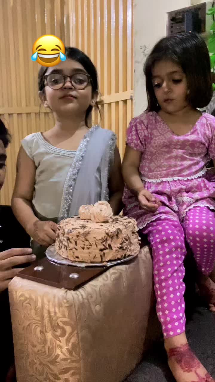@Ayesha cutie🥰