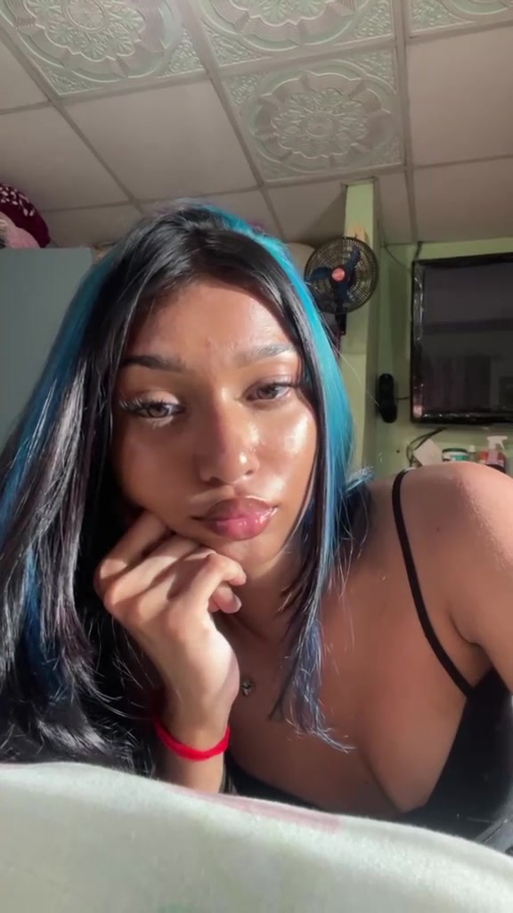 @Varshaꨄ.