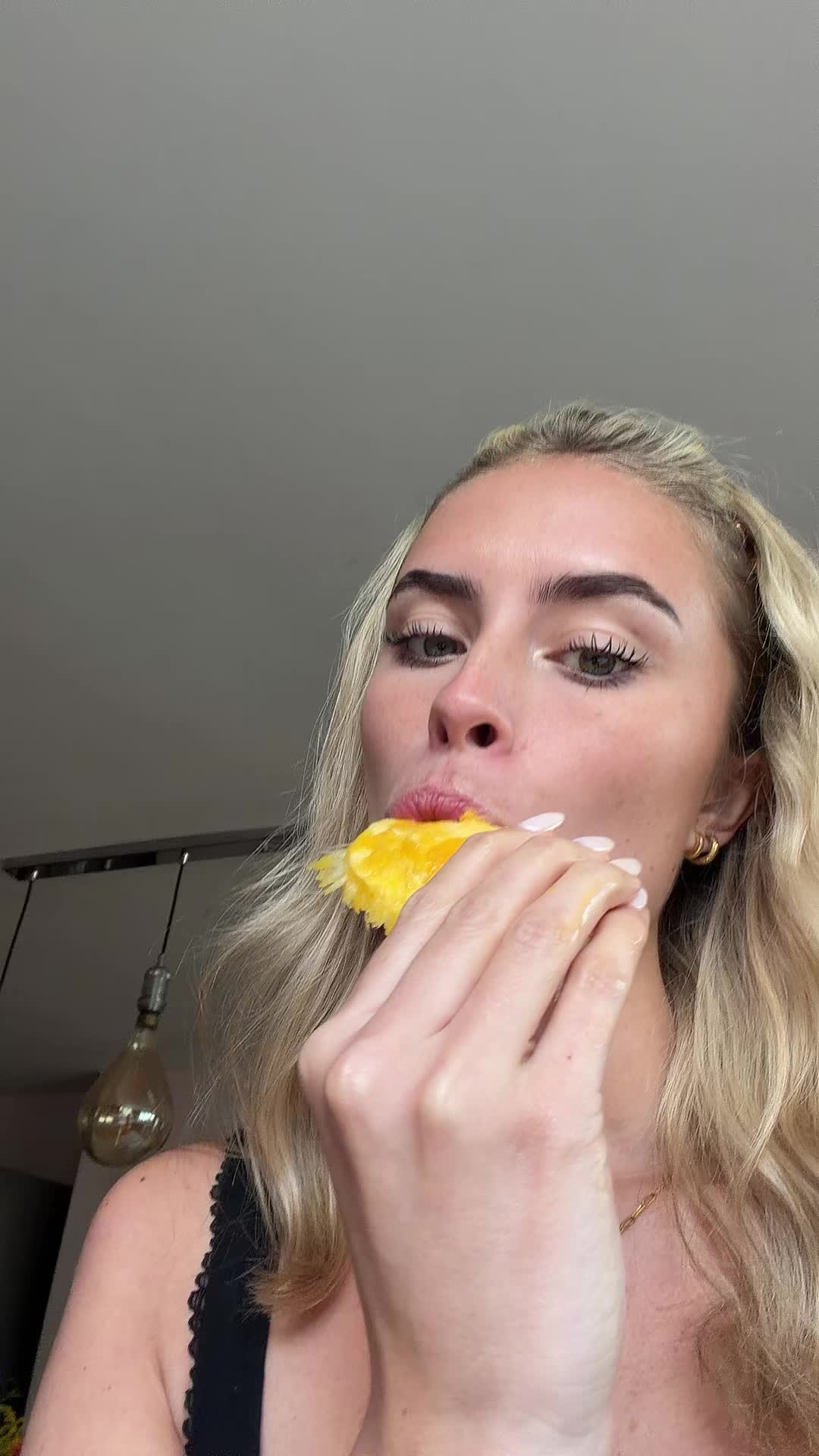 @huhnellywho