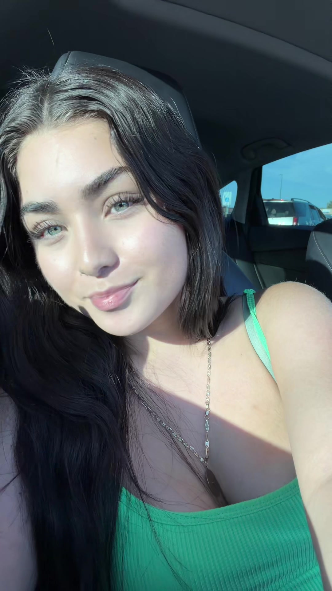 @daniela