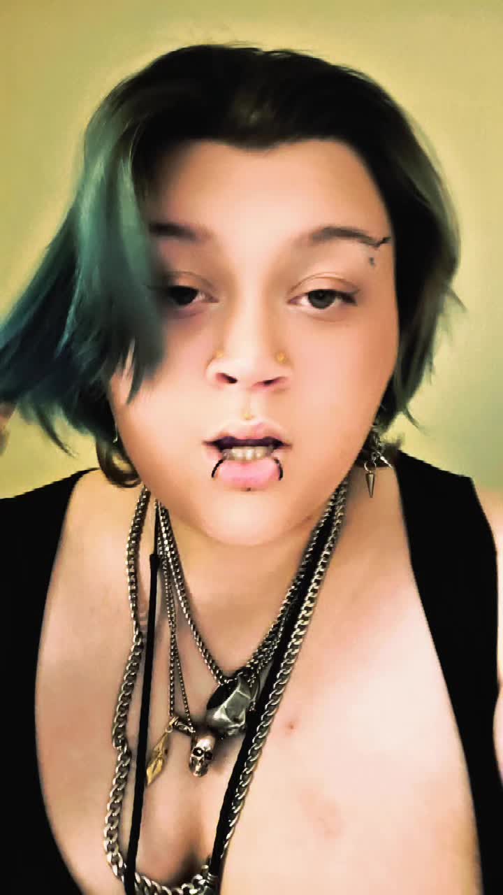 @damages_wifey