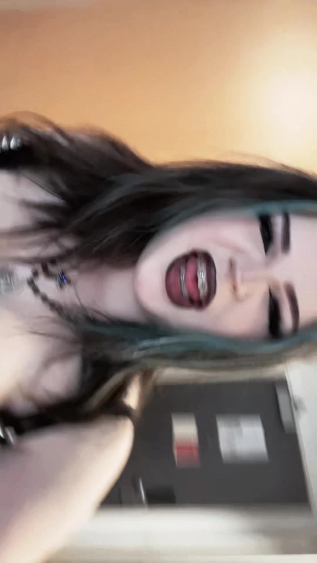 @lara ⊬
