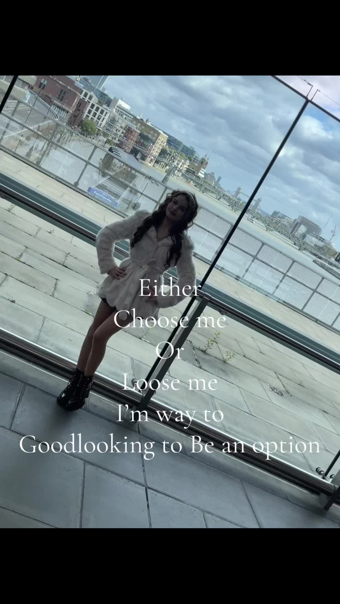 @𝒲