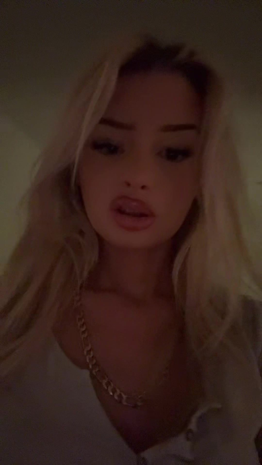 @Elliequigley
