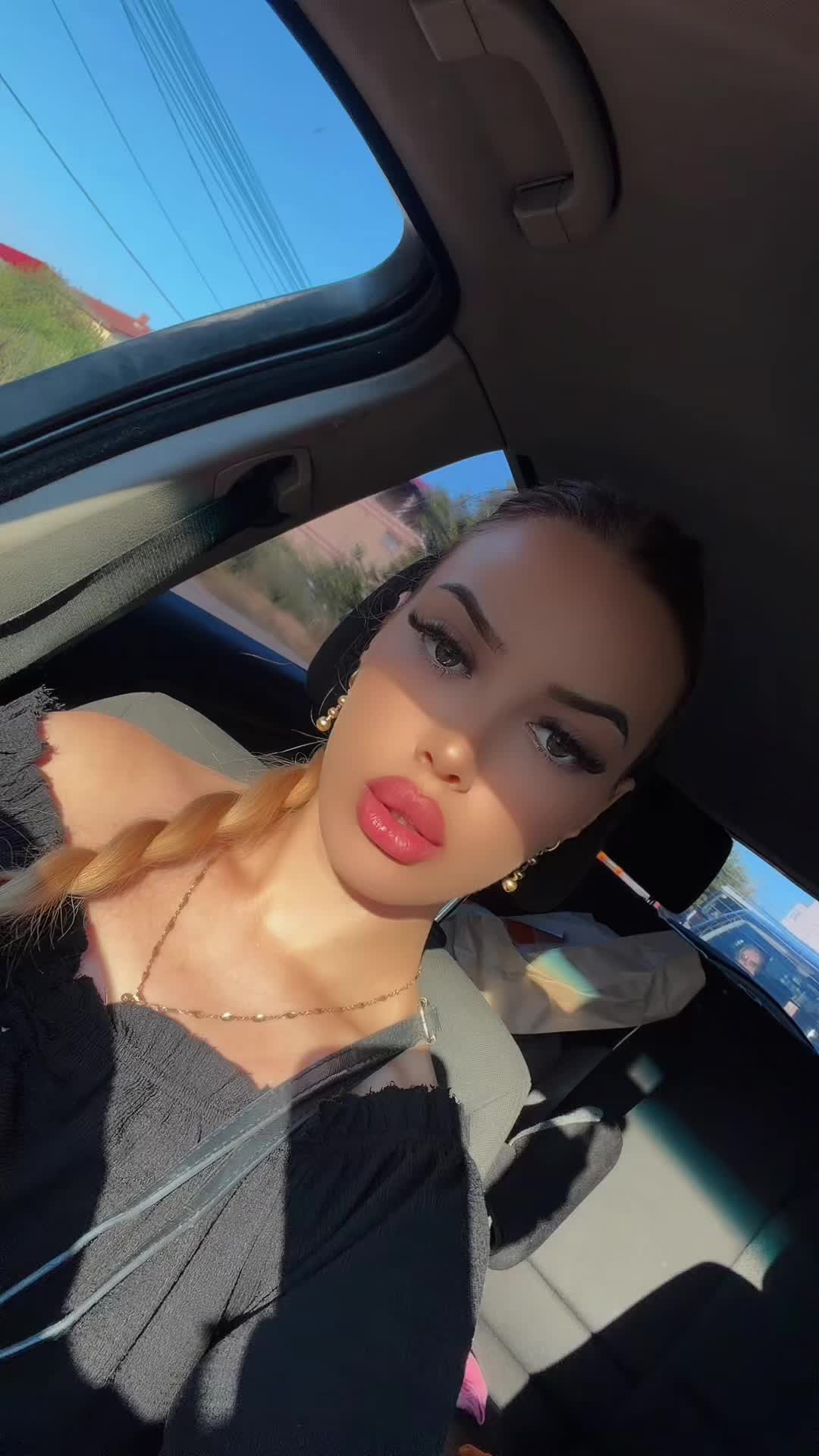 @Larisa AL