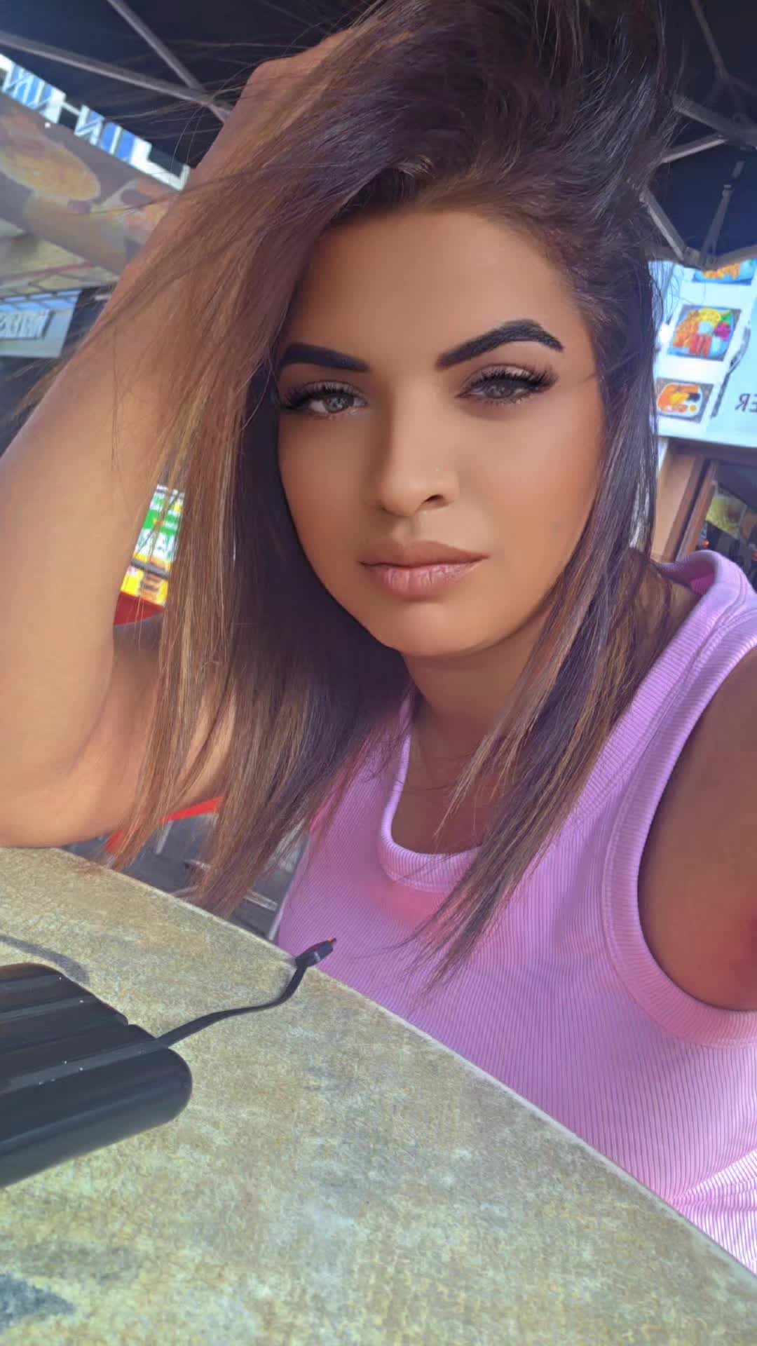 @morenaaa
