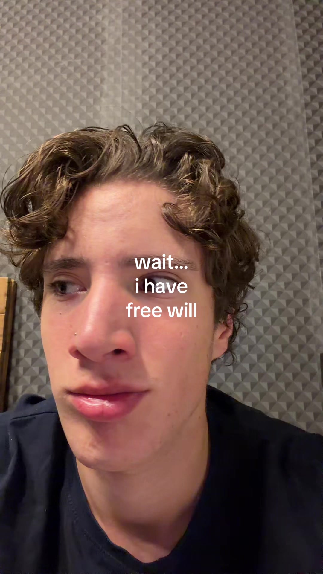 @⃟