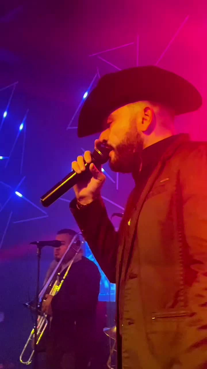 @R-Lo 🤠