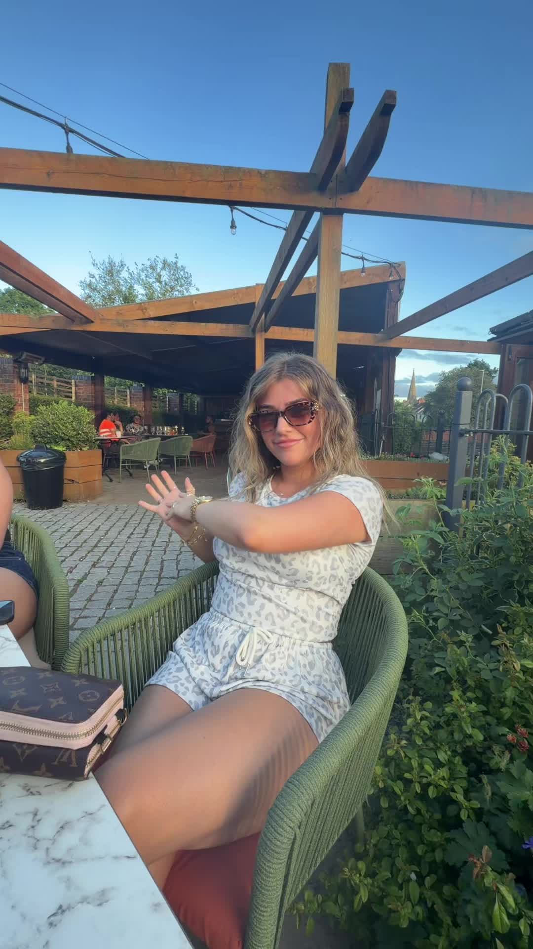 @izzyclaire