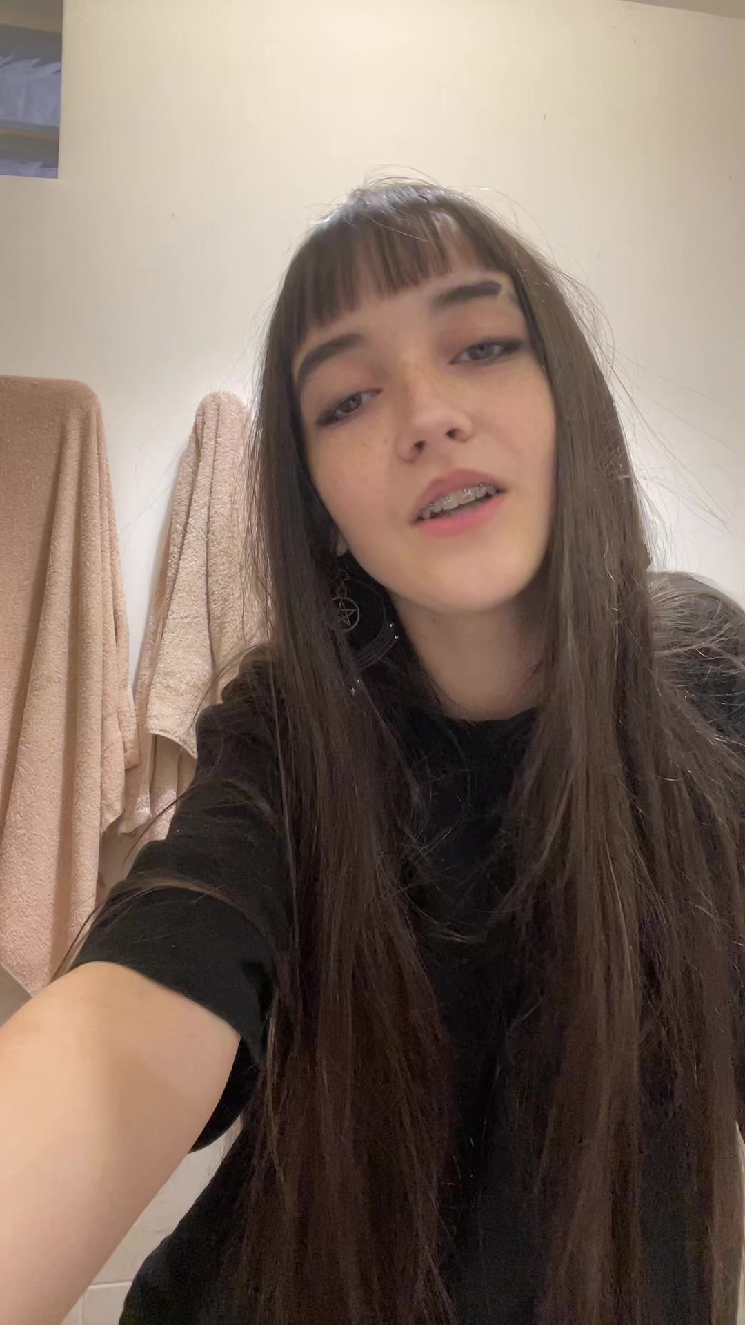 @🧟&zwj;♀️🧟&zwj;♀️