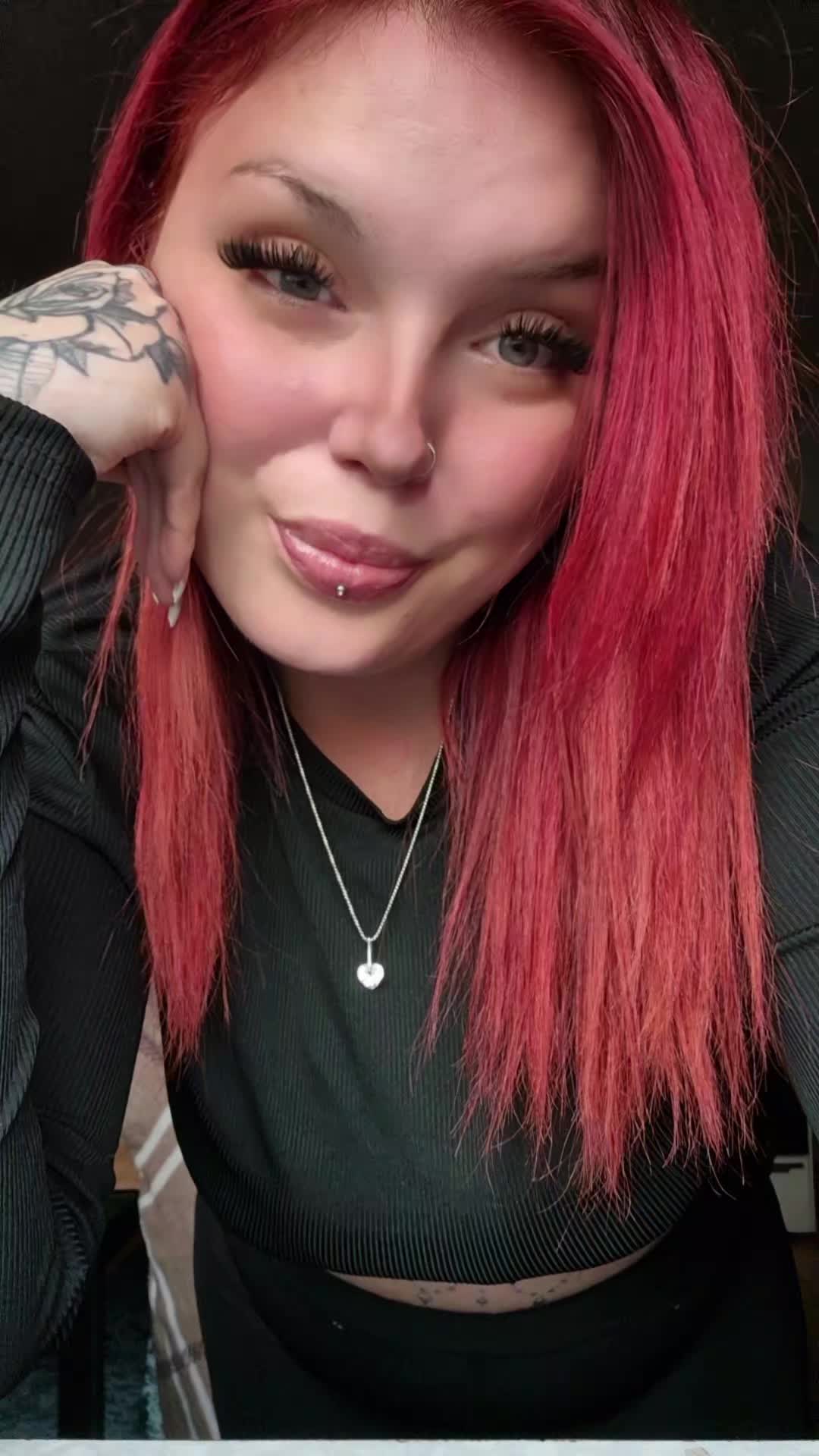 @Laraloooou 🦋🦦
