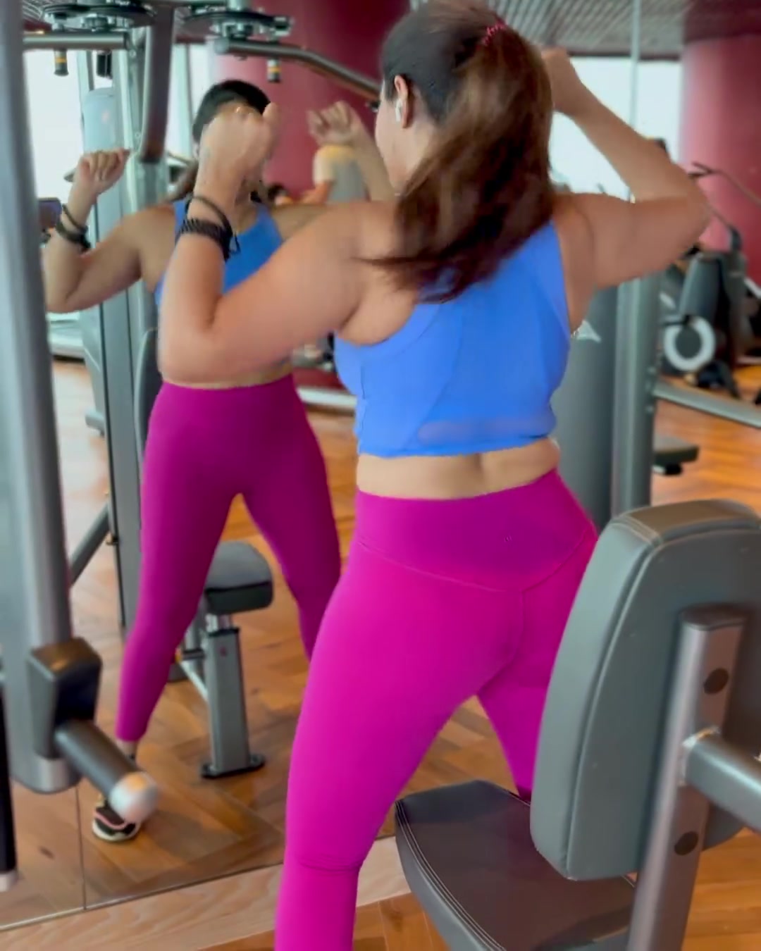 @ANASUYA 💚 😍