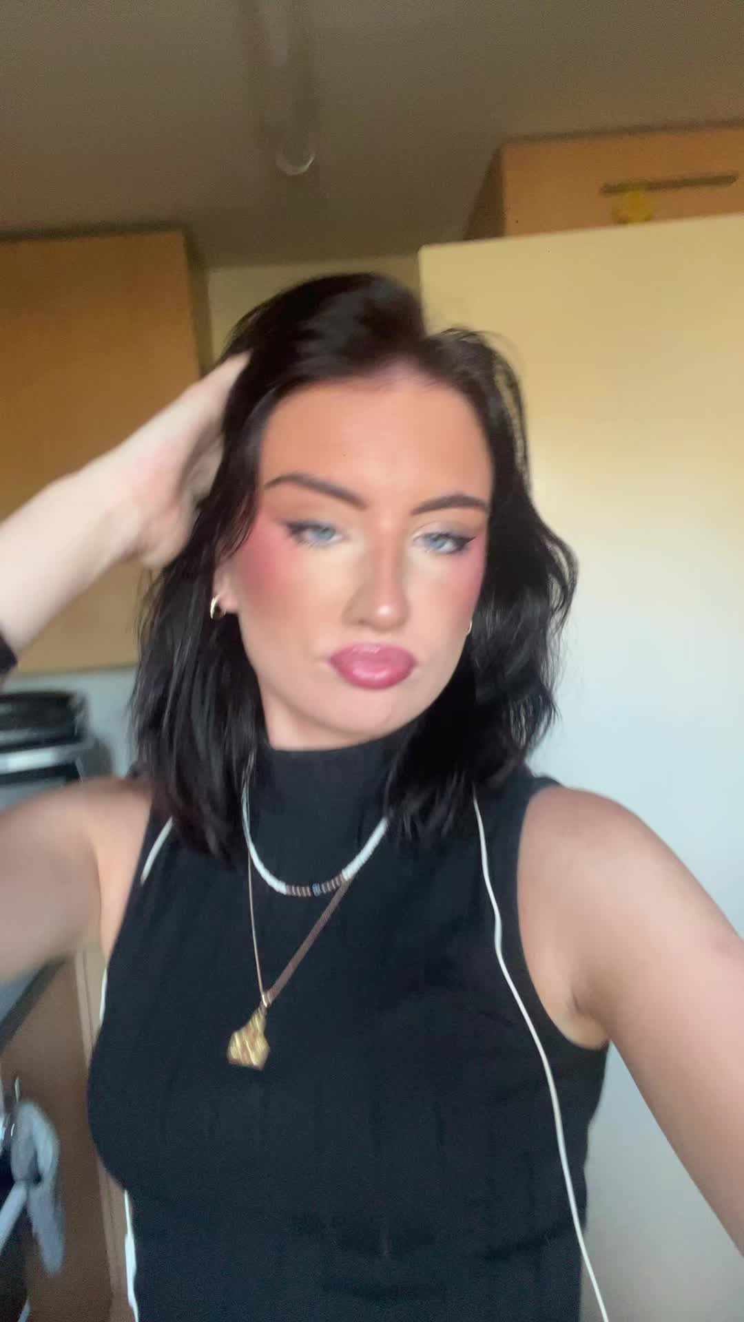 @charlie_l0uise