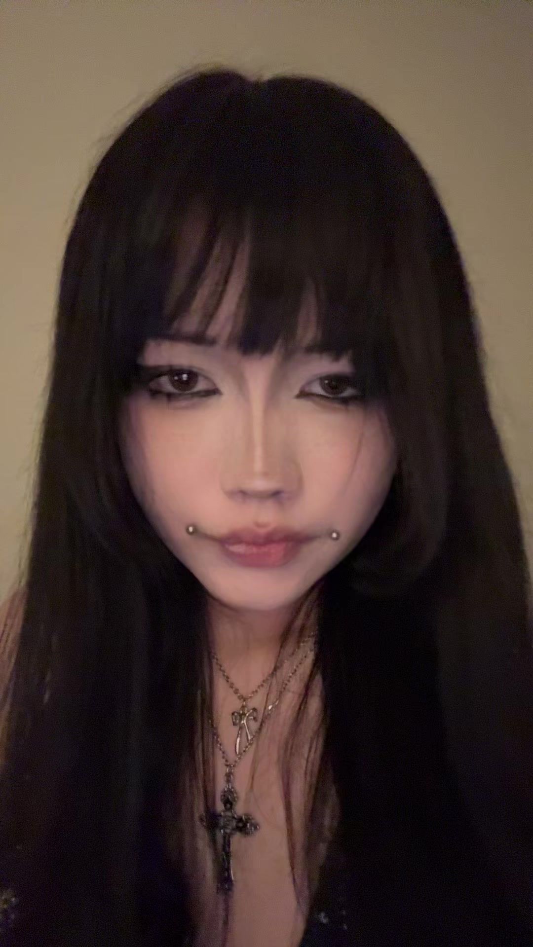 @⃟