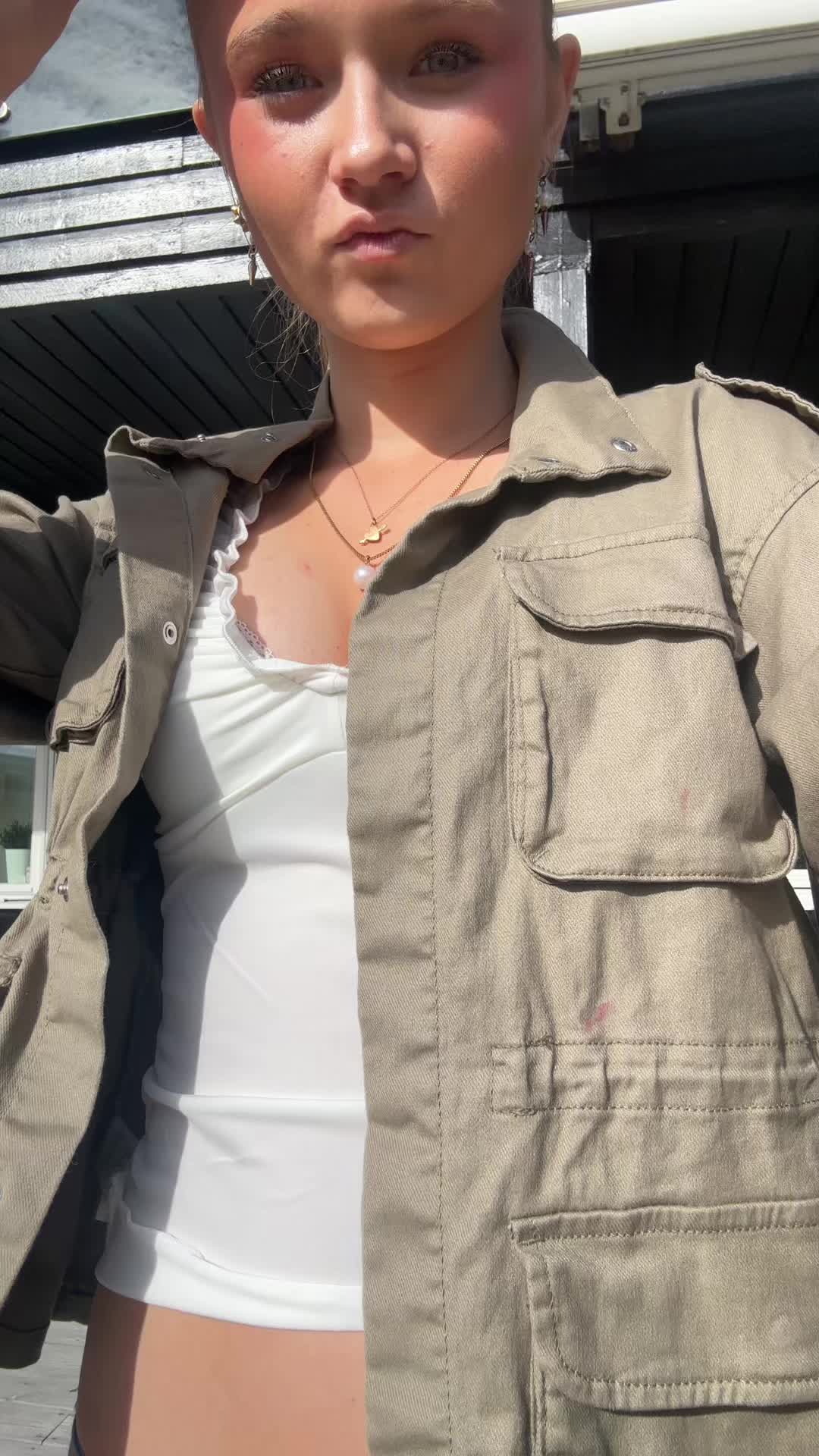 @Elle