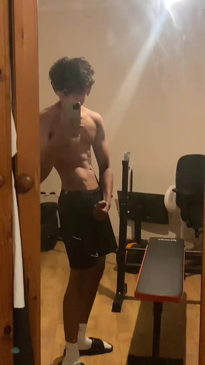 @🦊