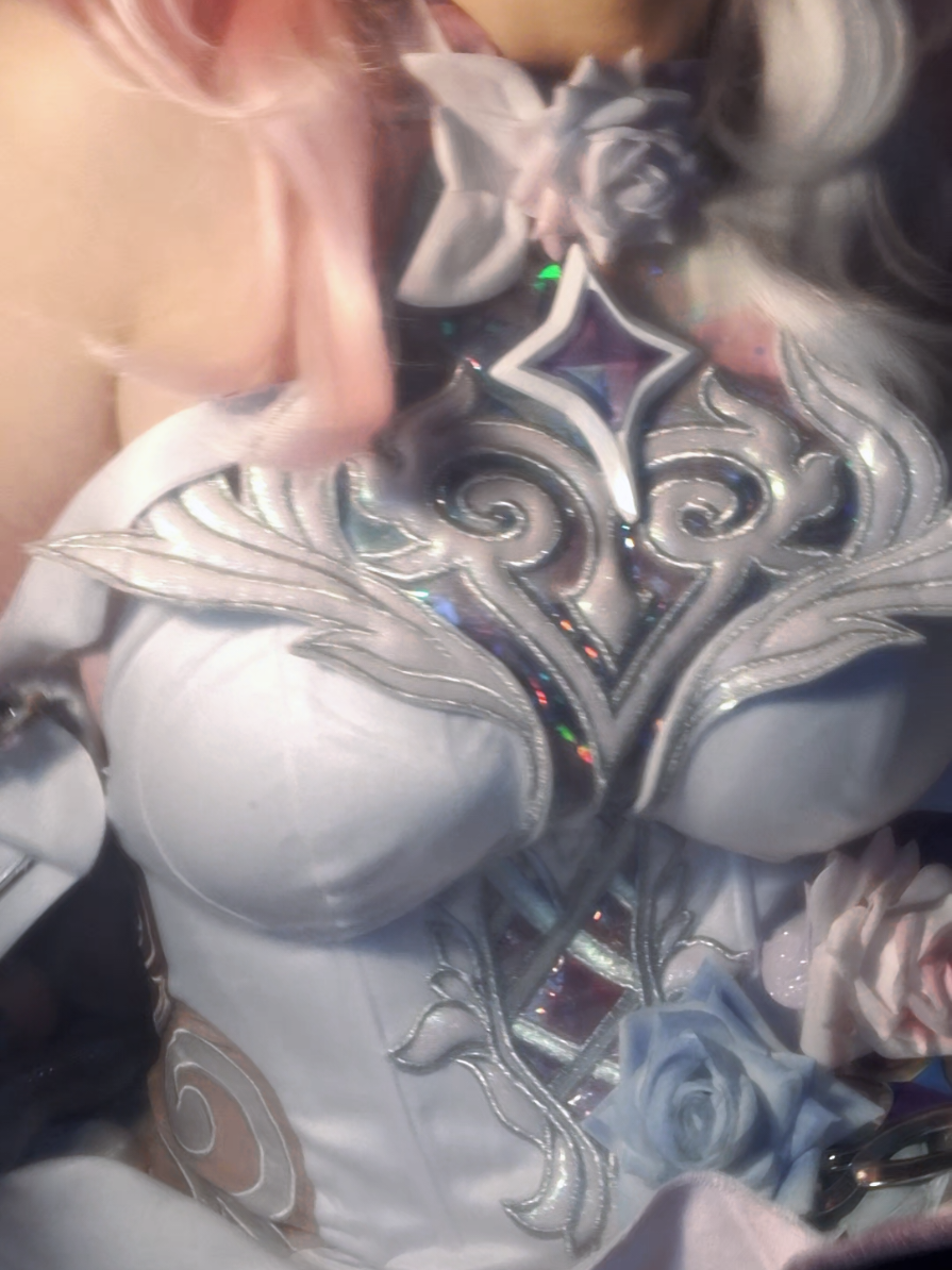 @_emy.cos_