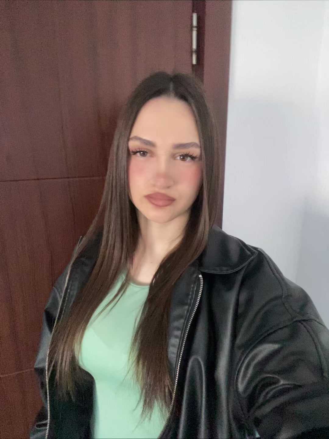 @leonisa