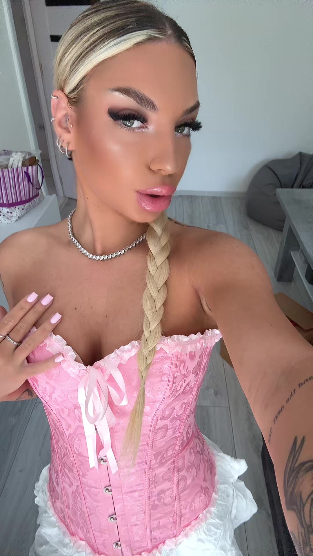 @Alllee