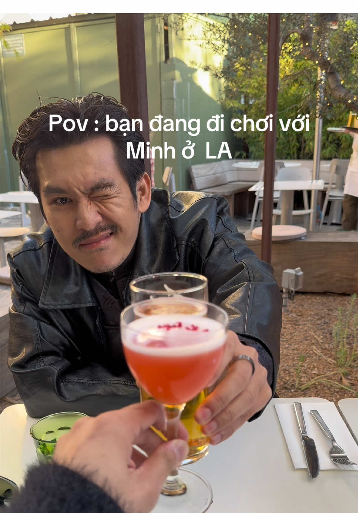 @Sáng đi chụp tối đi show
