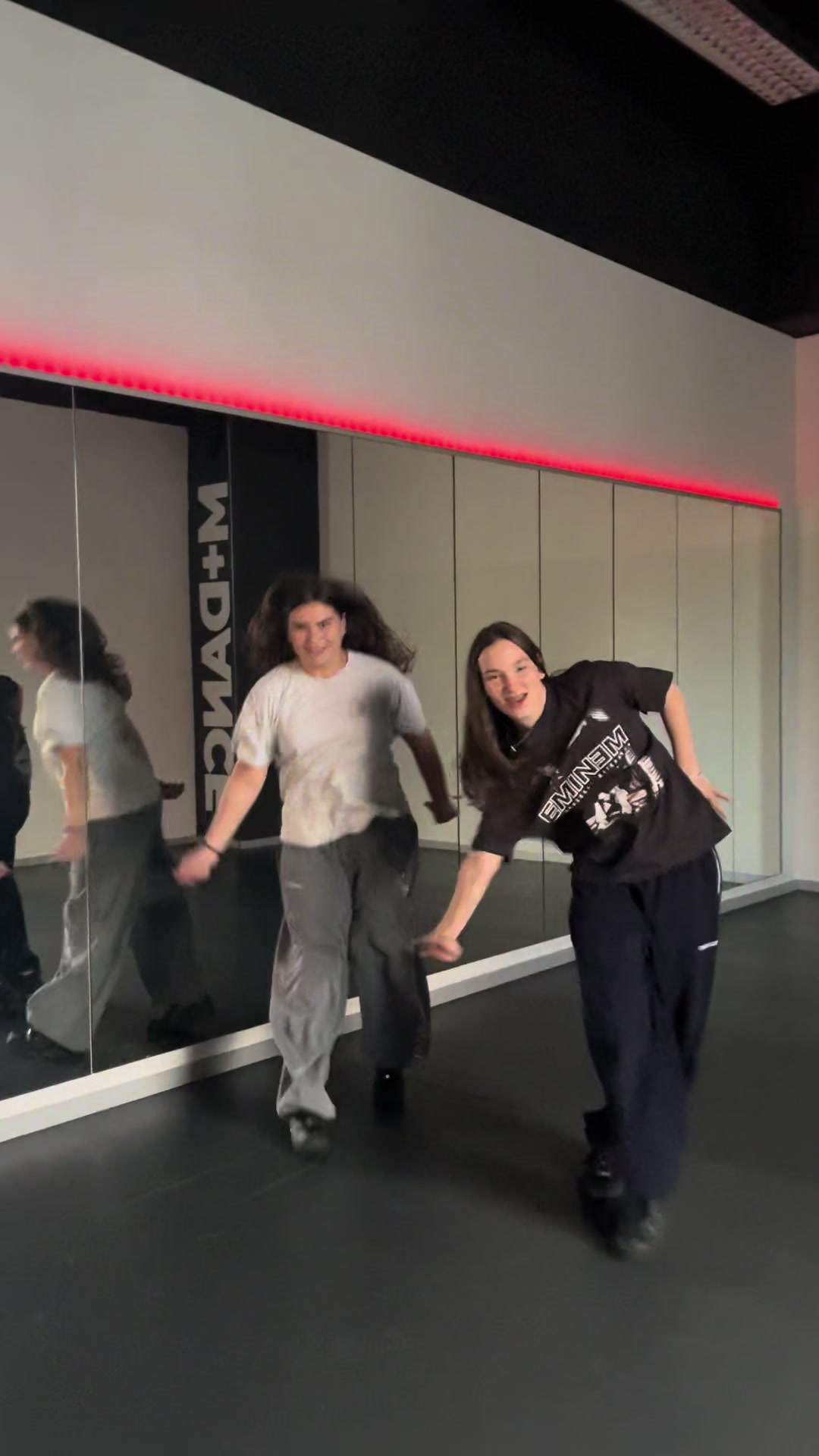 @M-dance.si