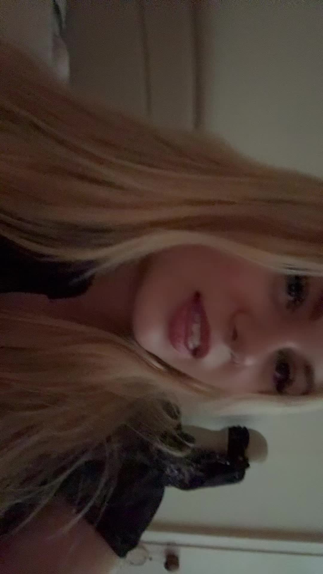 @M 🍒