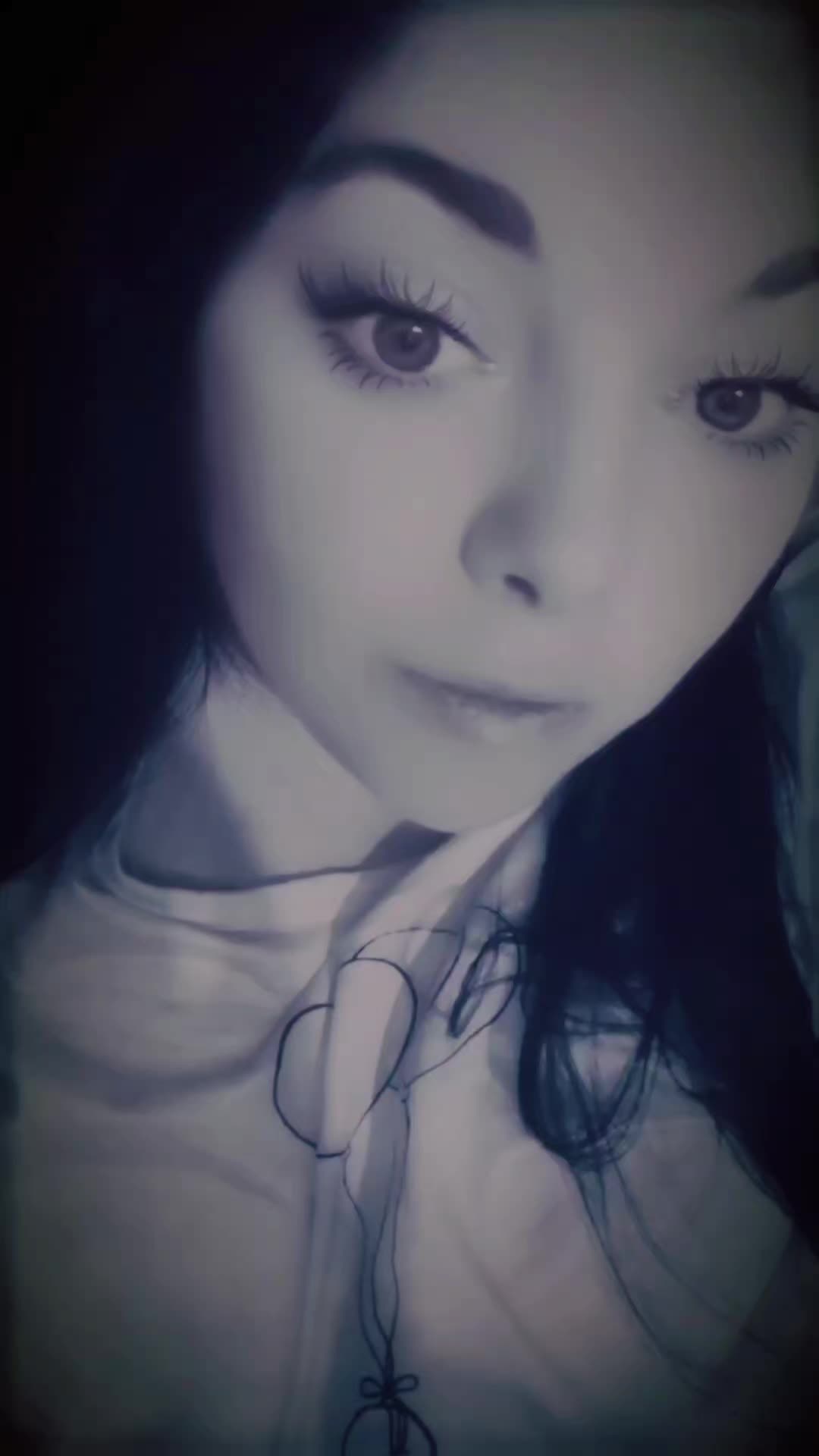@🍒𝒮𝒽𝒶𝓃𝒶 ~𝓁o𝓊𝒾𝓈𝑒🍒