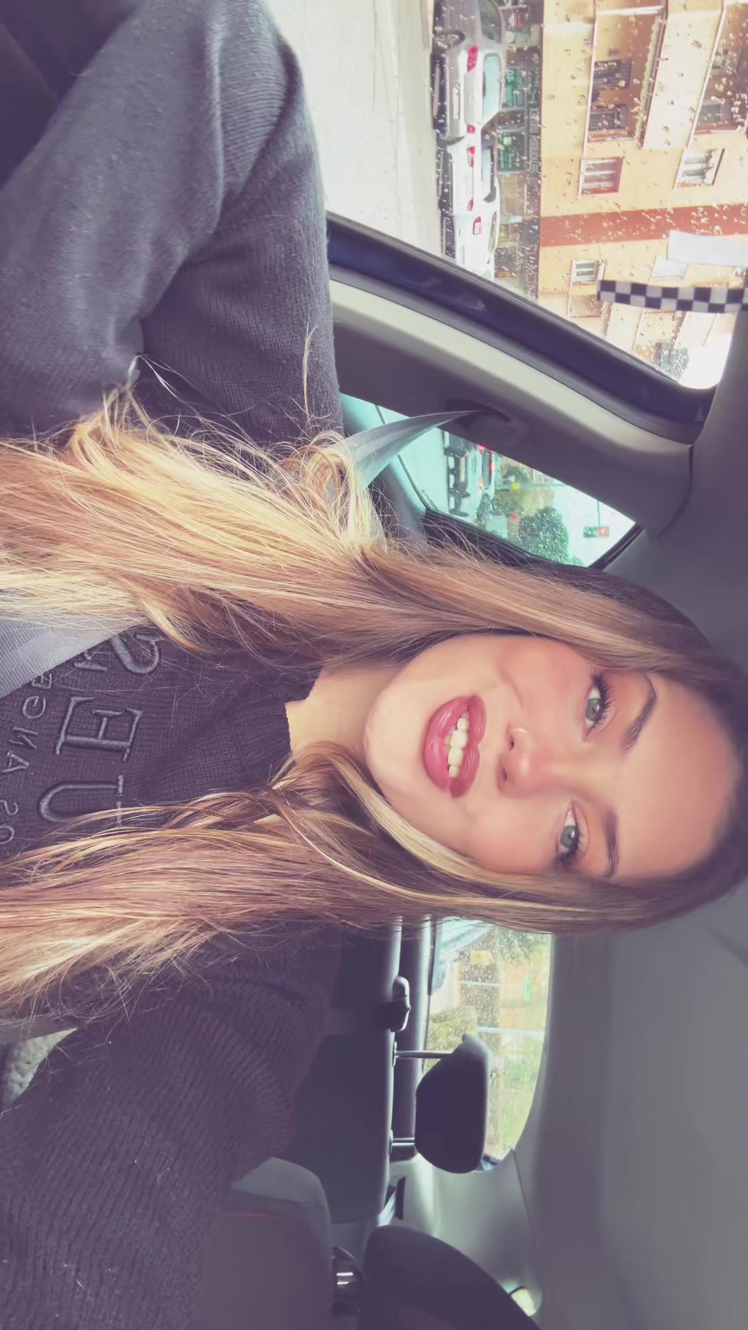 @_laur15_