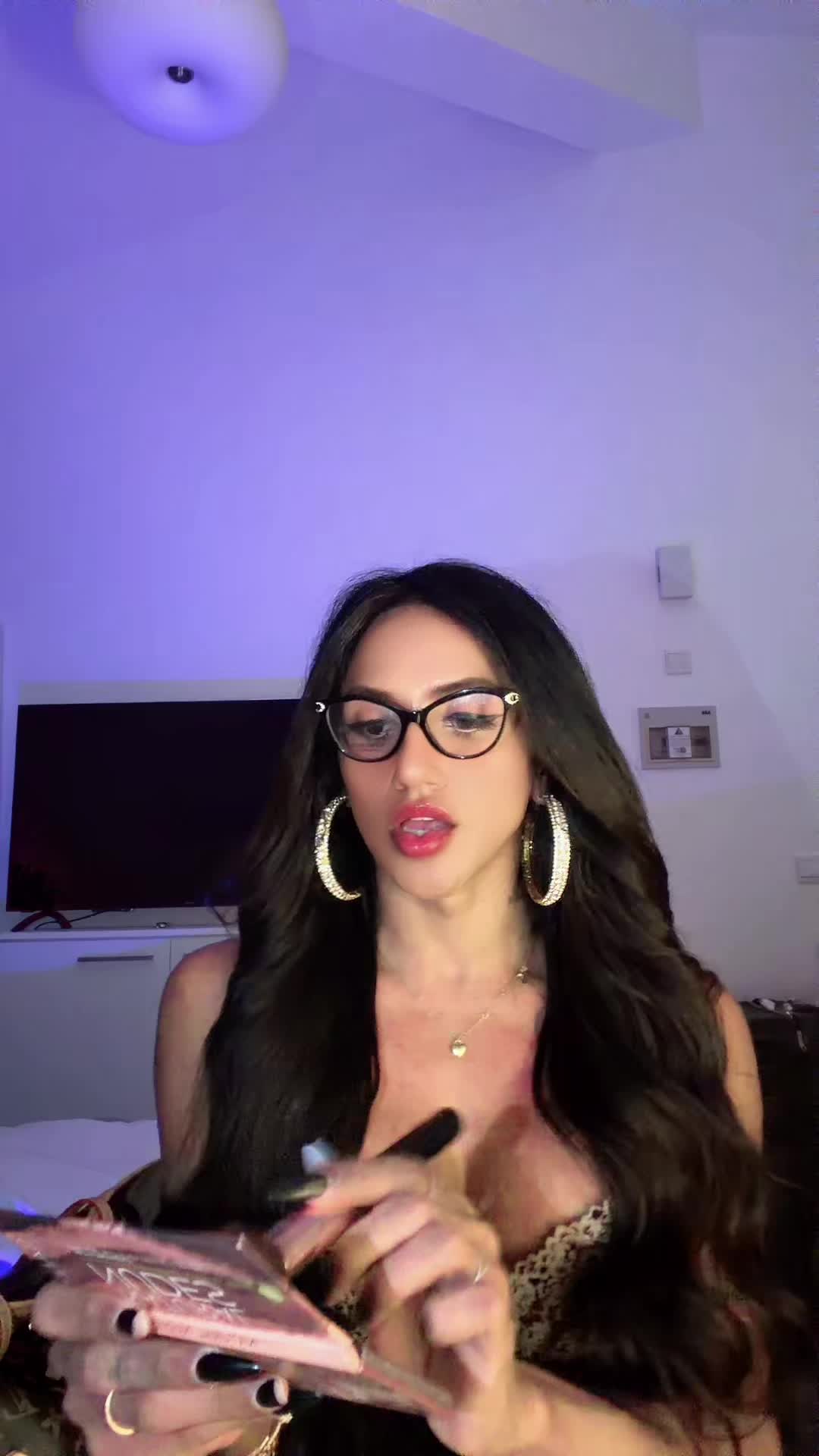 @Isabella