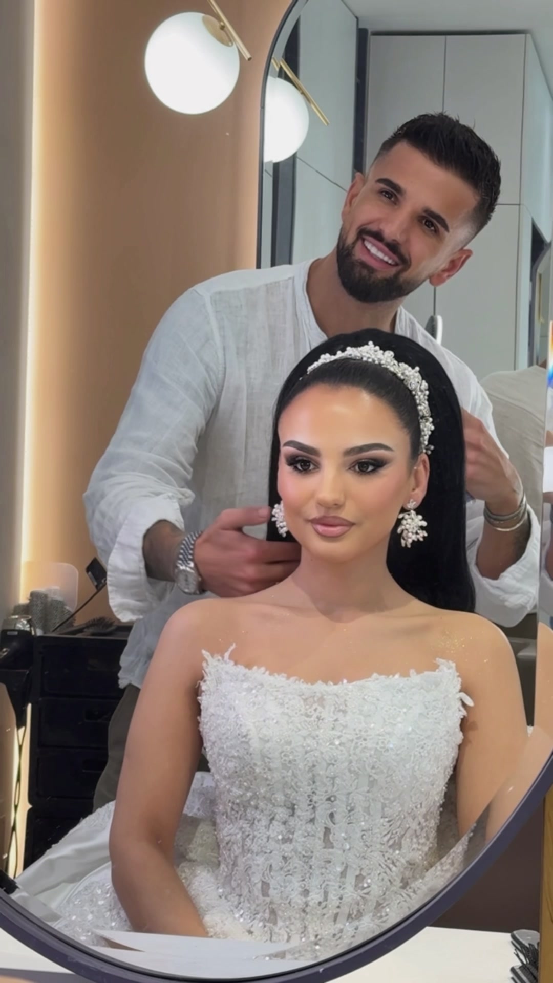 @hair_makeup_artist_Mario