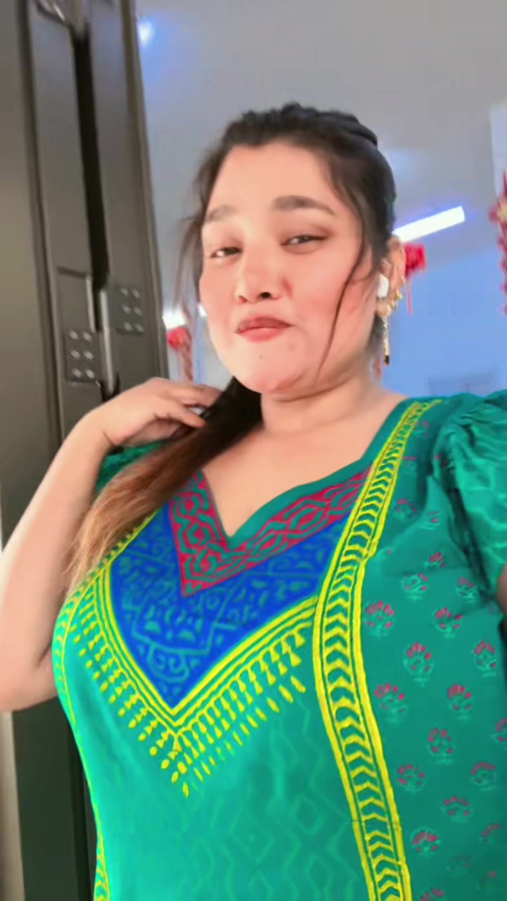 @হাসির 💋 রানি