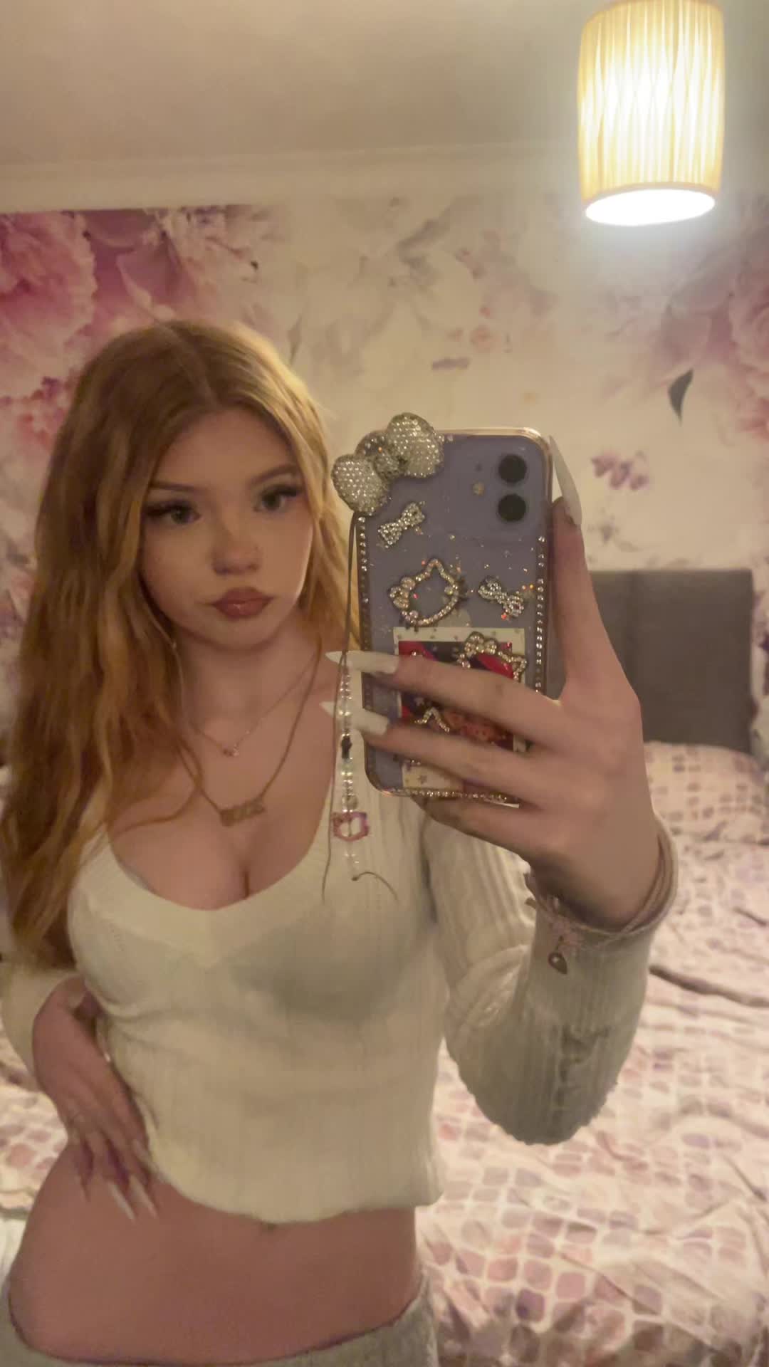 @_ellamary_