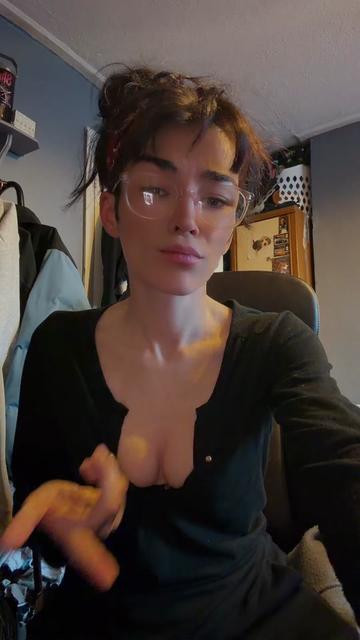 @MistressOfEvil😈