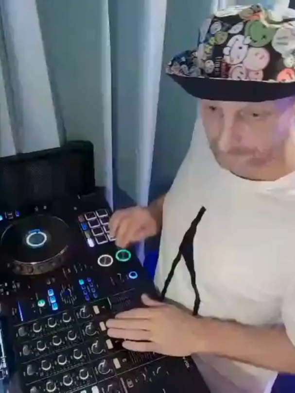@stumagoo