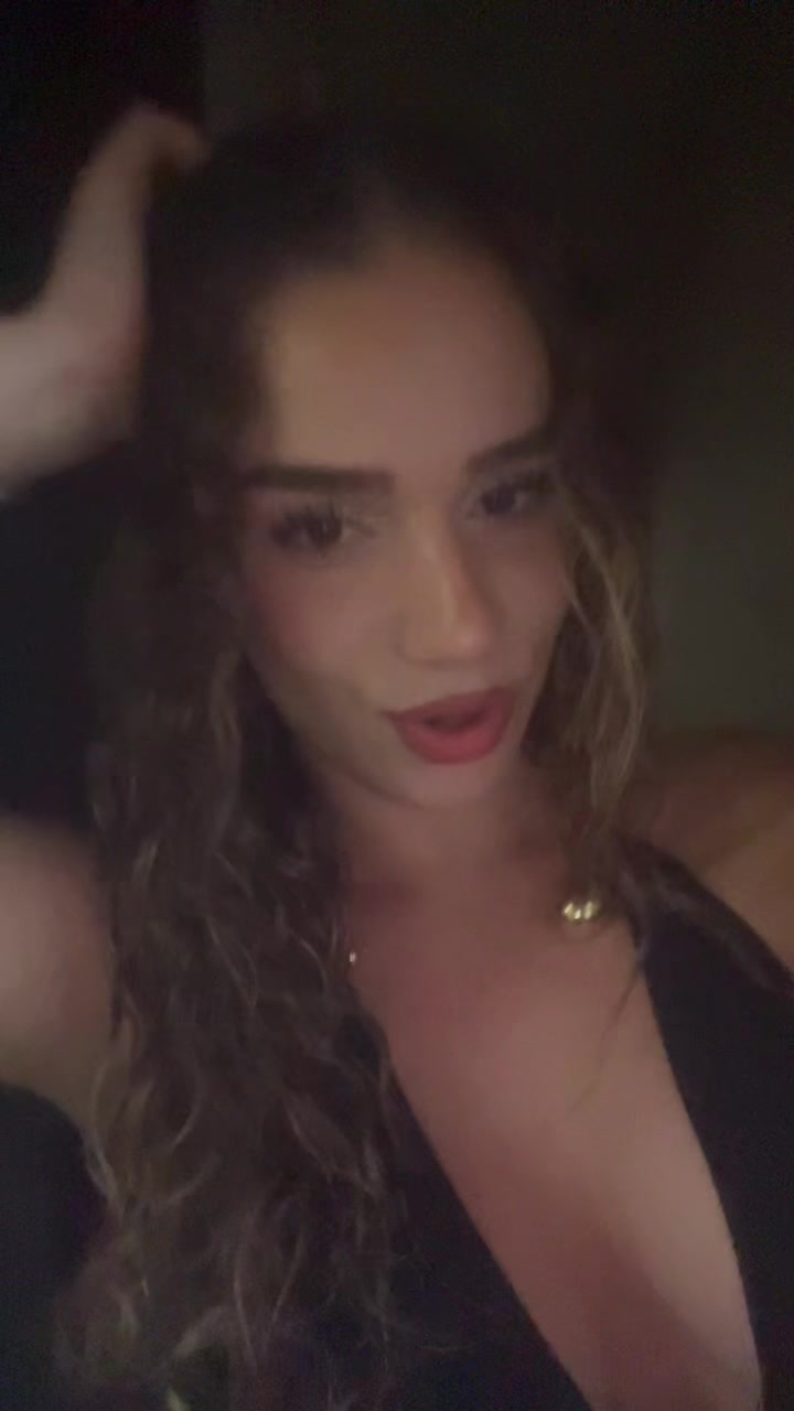@𝒱