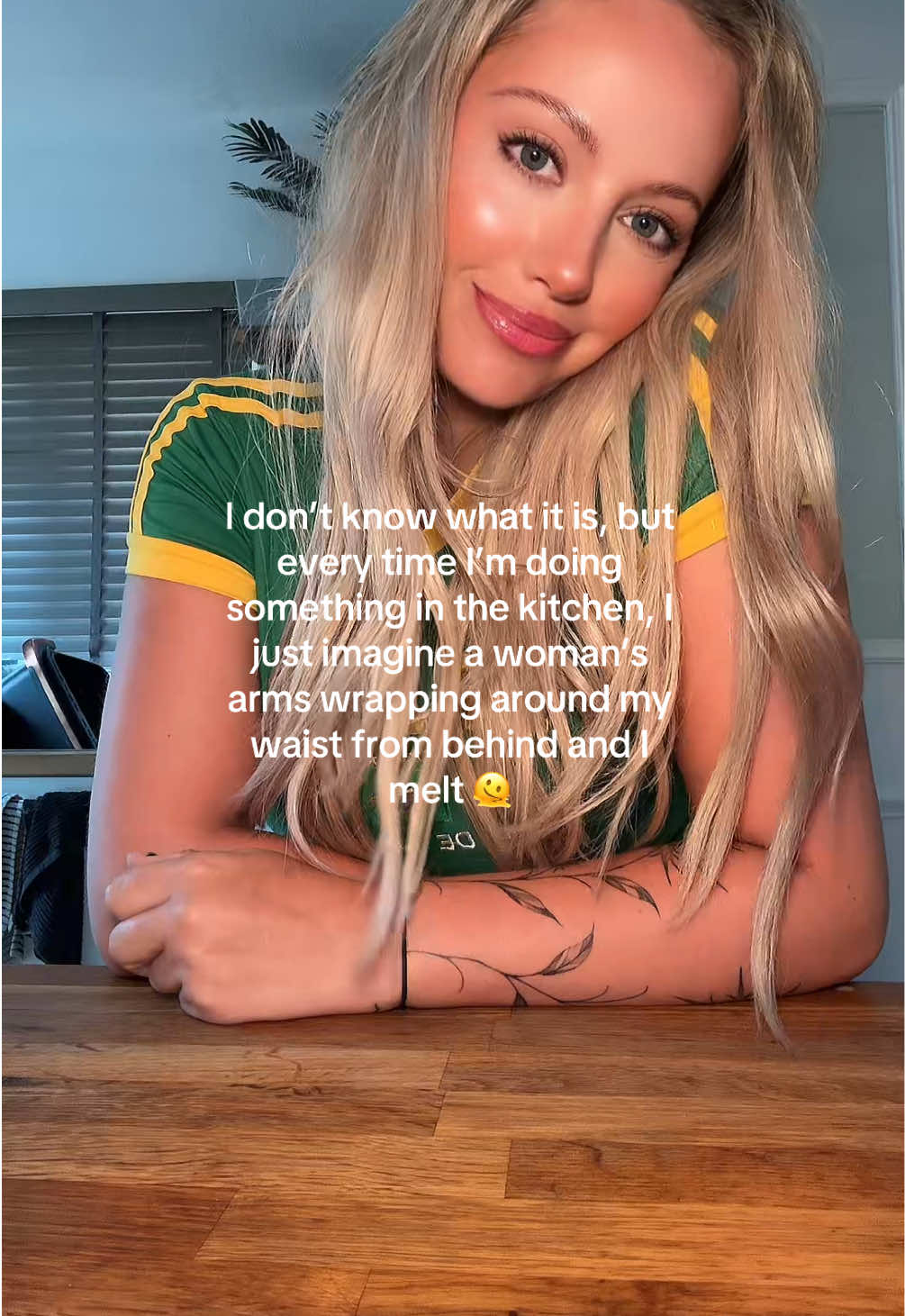@Lisa J Evans sapphic author ⚢