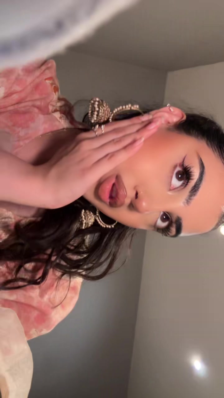 @arooj