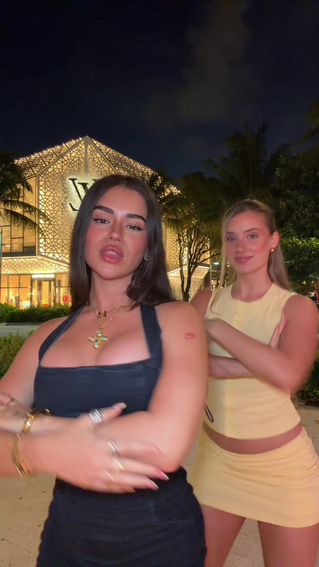 @LIA SIKORA