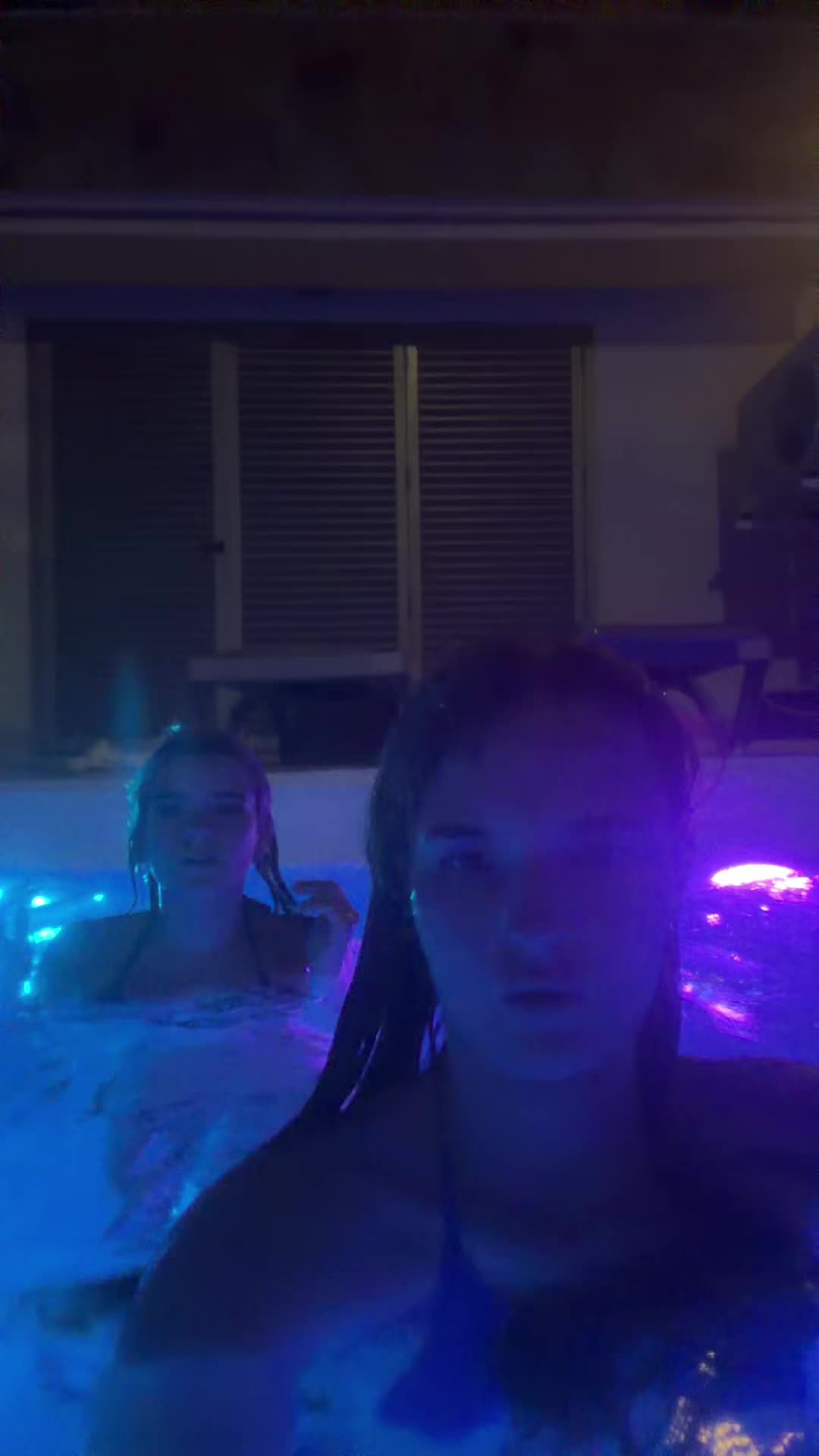 @serenandolivia