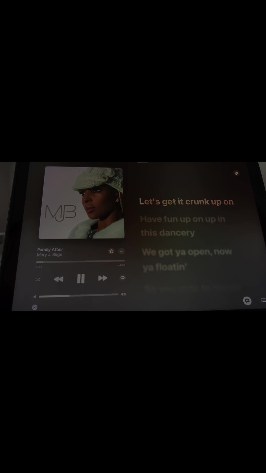 @🎧