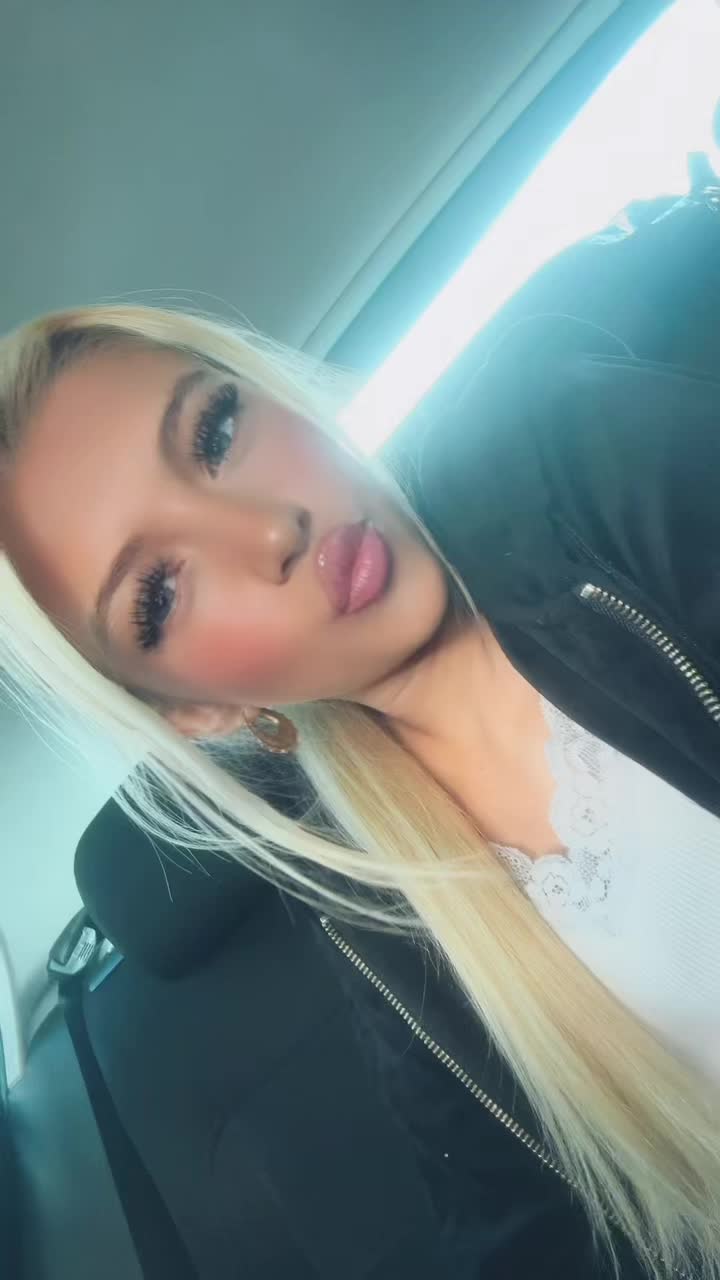 @Demi