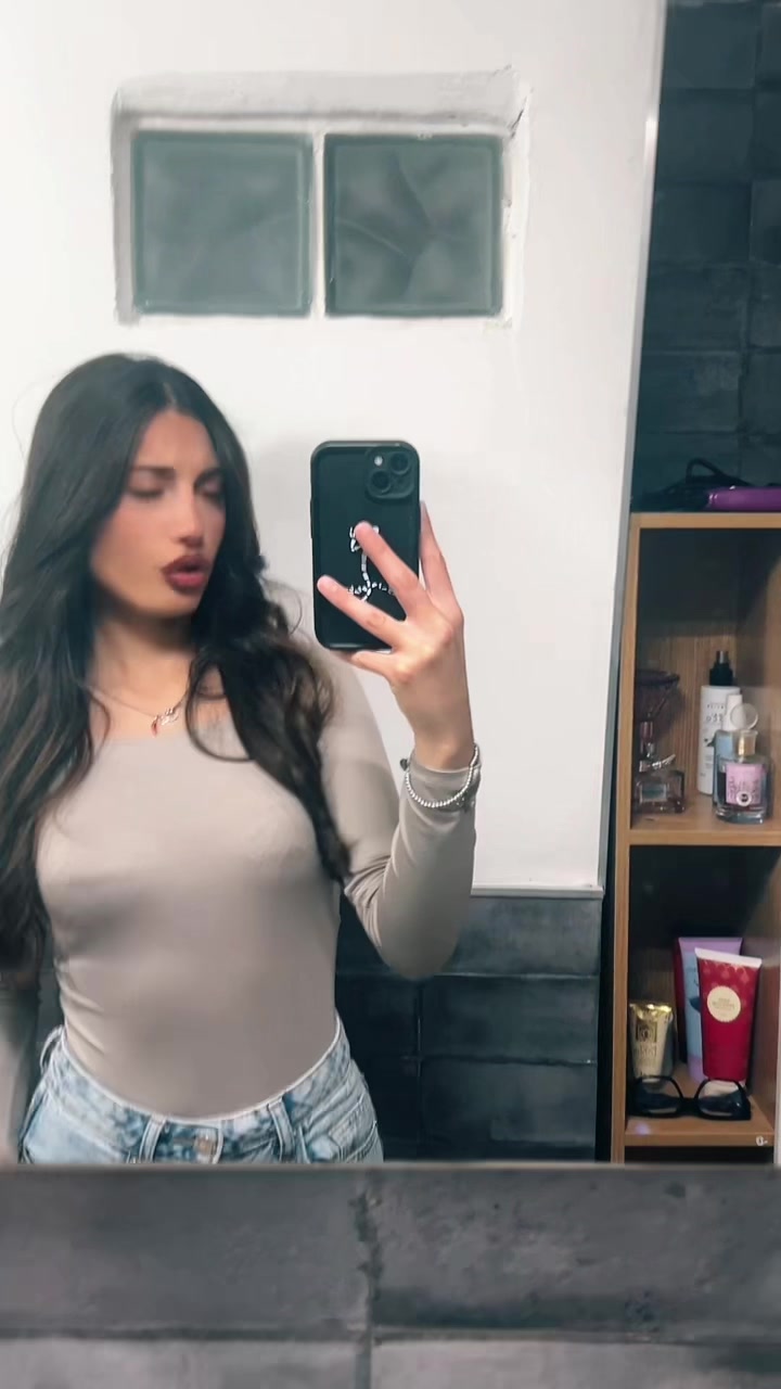 @Sofia🖤