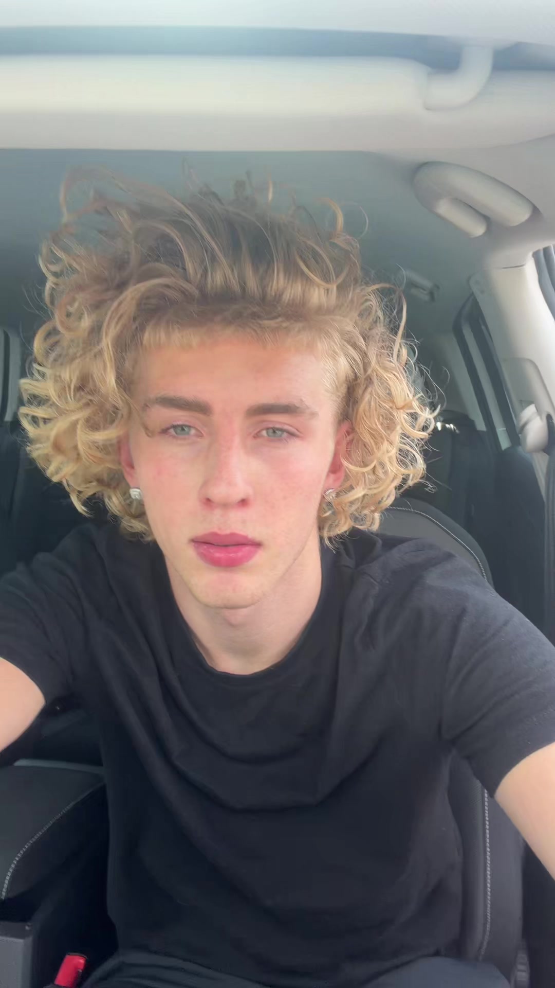 @whiteboi👨🏼🦱
