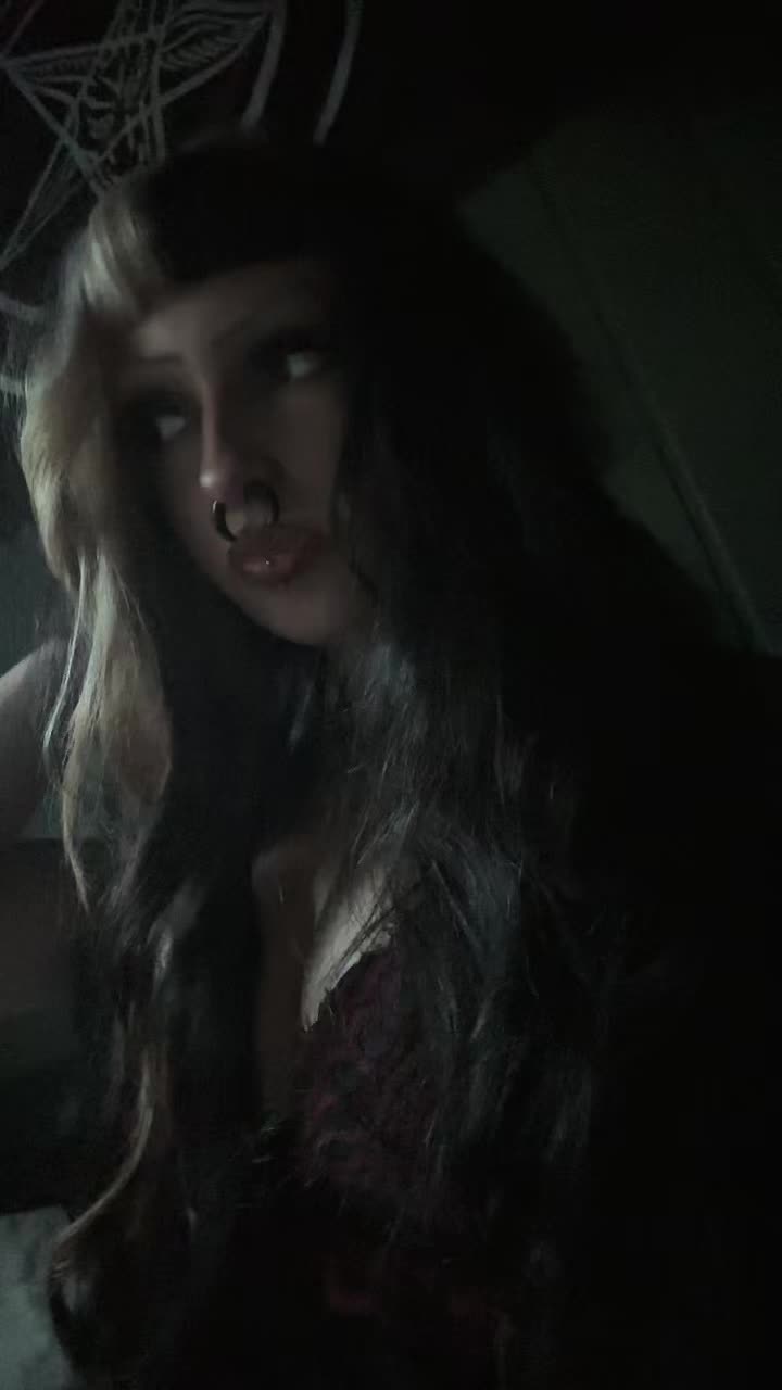 @Hella🗡️