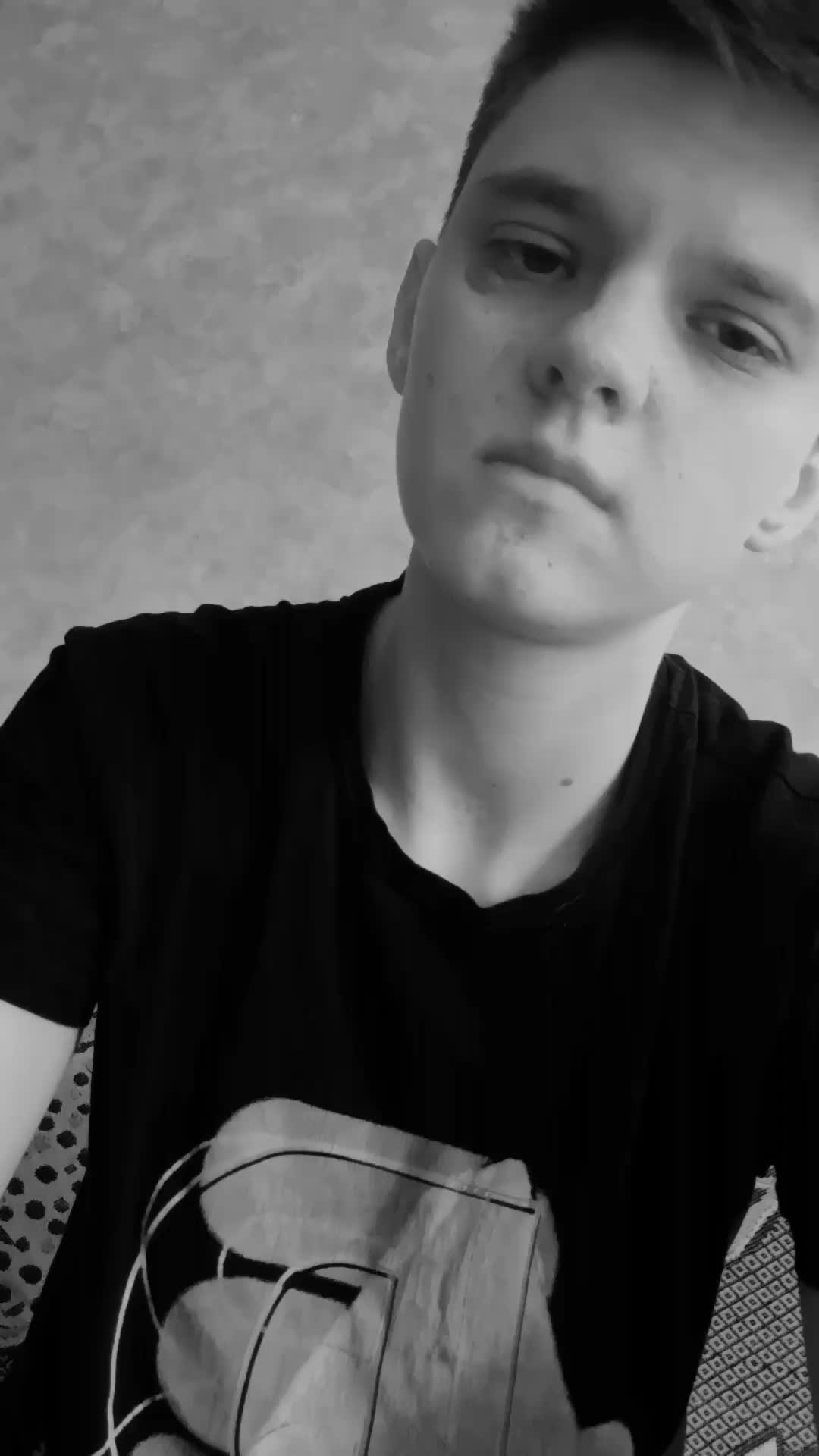@𝓑𝓻𝓸𝓴𝓮𝓷 𝓗𝓮𝓪𝓻𝓽♡