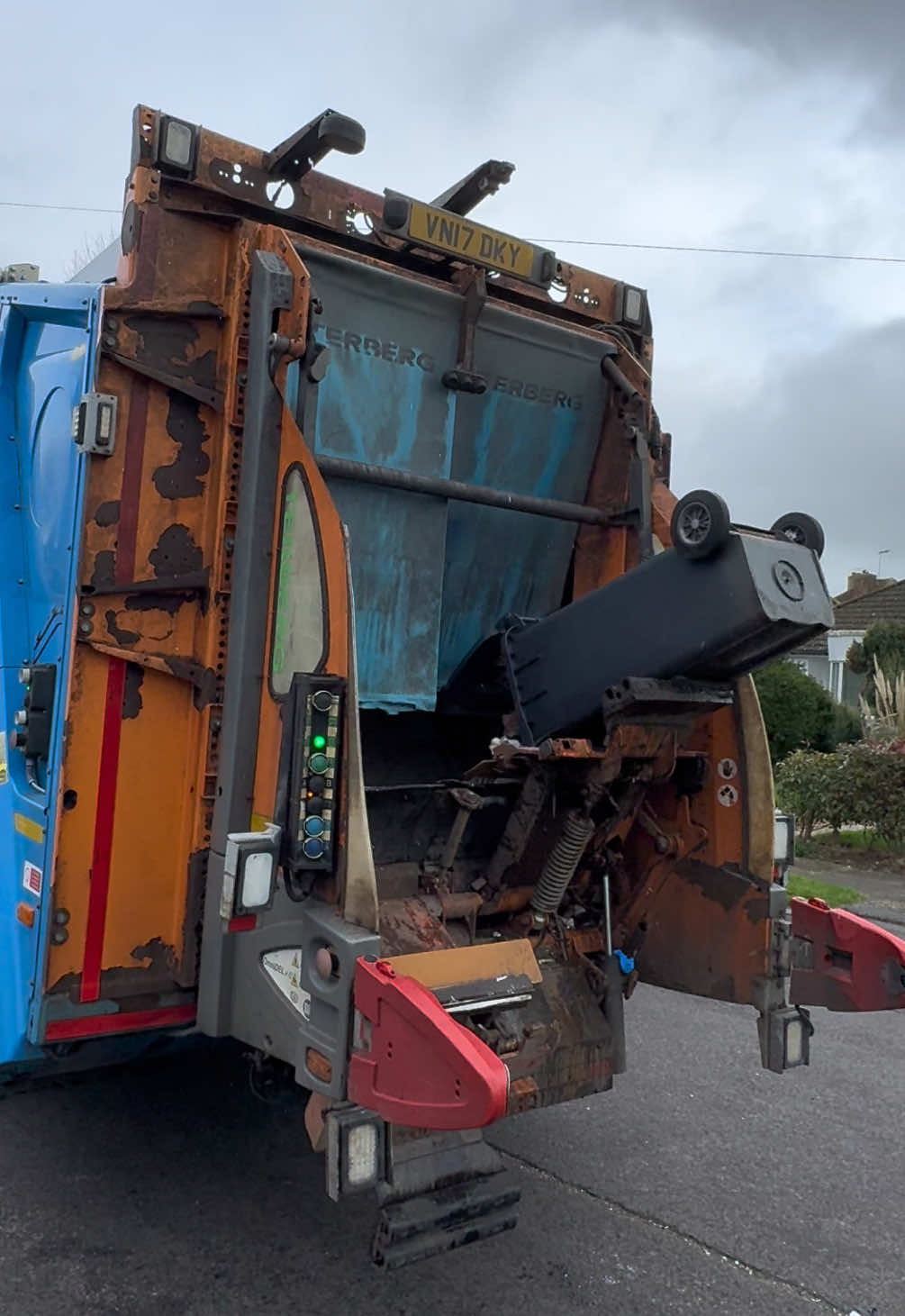 @Sussex Bin Lorrys