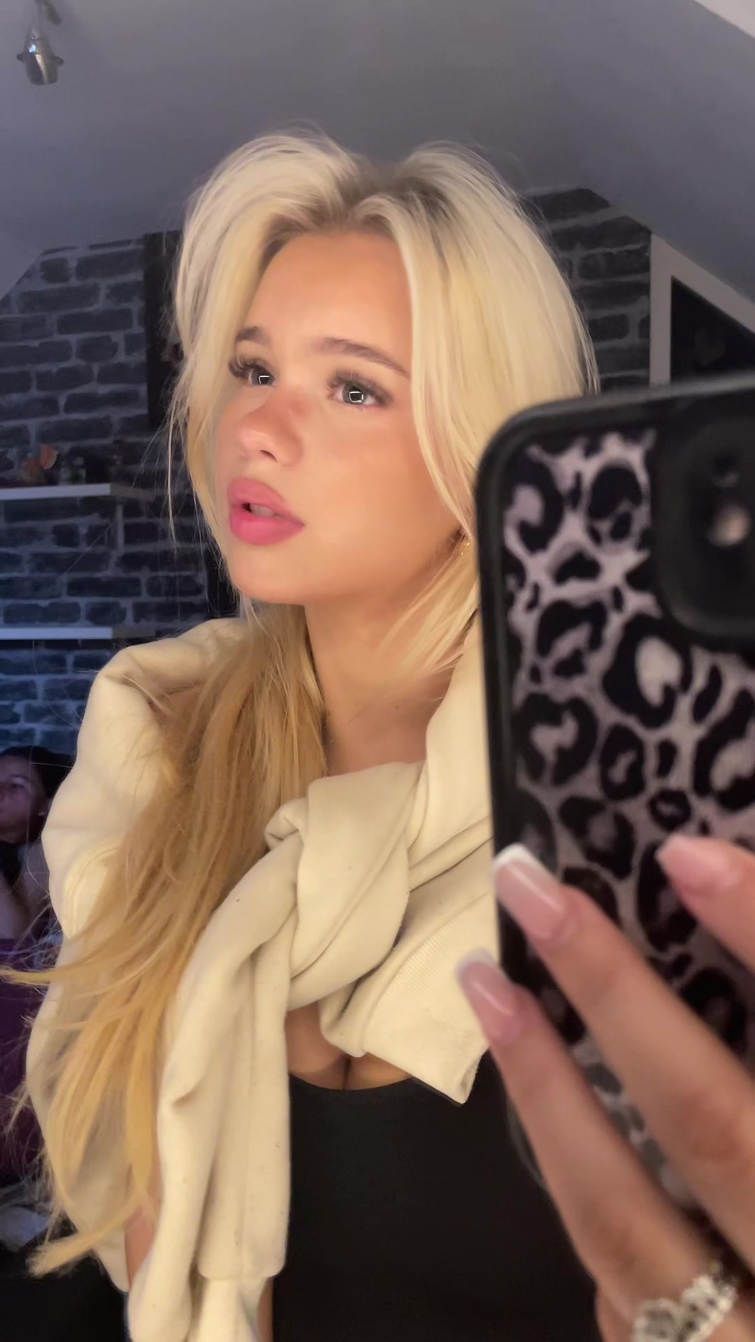 @💎𝐌𝐈𝐊𝐀 𝐁𝐑𝐎𝐎𝐊𝐒💎