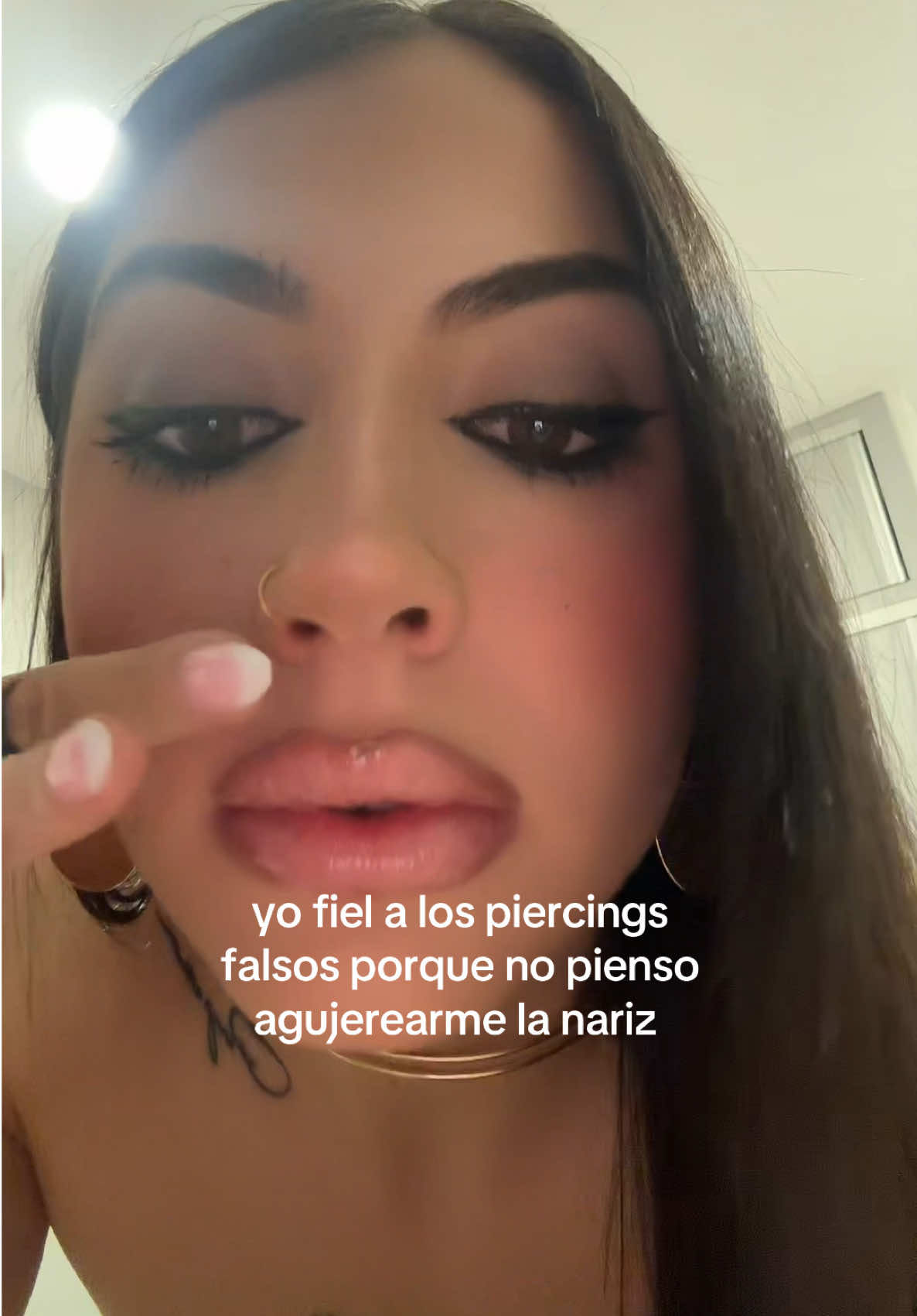 @d3lusi0n4l__